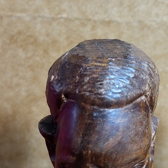 Vintage Pair of Hand Carved Wooden African Man and Woman Head Busts - Picture 13 of 17